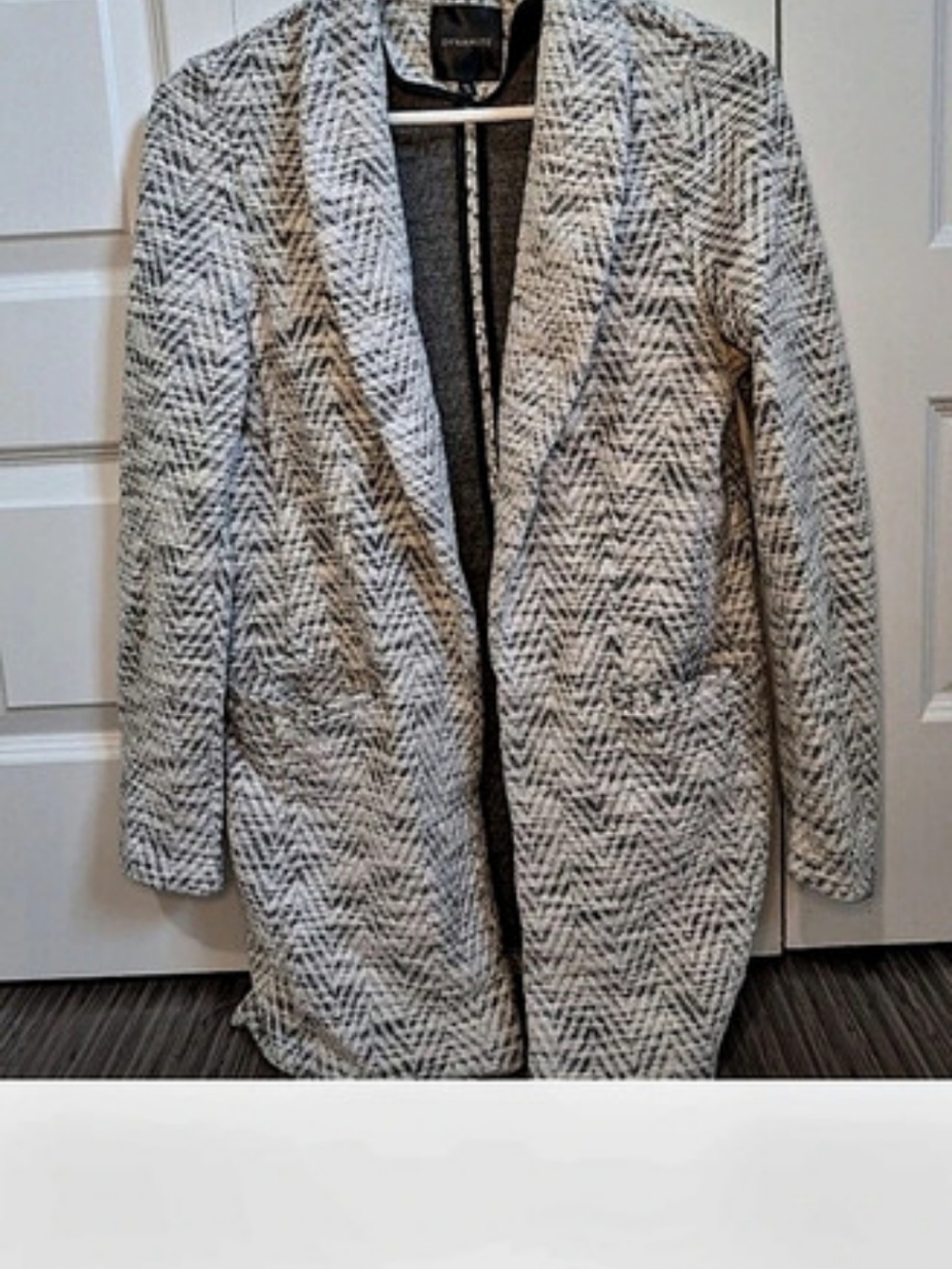 Dynamite Abstract Pattern Coat White & Black Size XL Like New